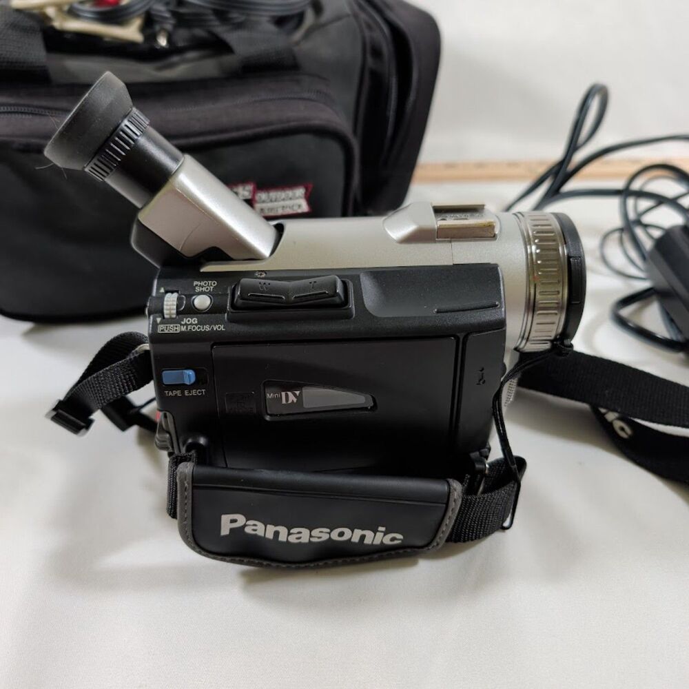 Panasonic PV-DV121D MiniDV Palmcorder Camcorder Tested Working Complete Bundle